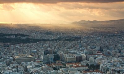 Άποψη της Αθήνας από ψηλά προς τα δυτικά προάστια - Πηγή: Canva
