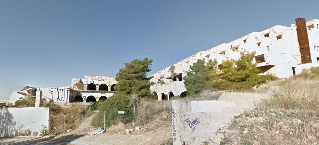 Το ημιτελές ξενοδοχείο στην Αγία Μαρίνα