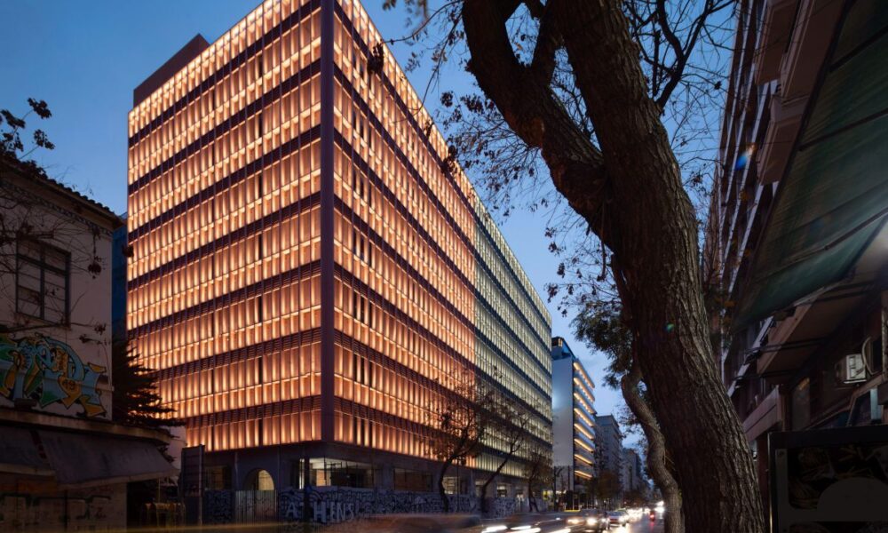 Το νέο Μινιόν, φωταγωγημένο - Πηγή: DIMAND - Φωτογραφίες: ΝΙΚΟΣ ΔΑΝΙΗΛΙΔΗΣ