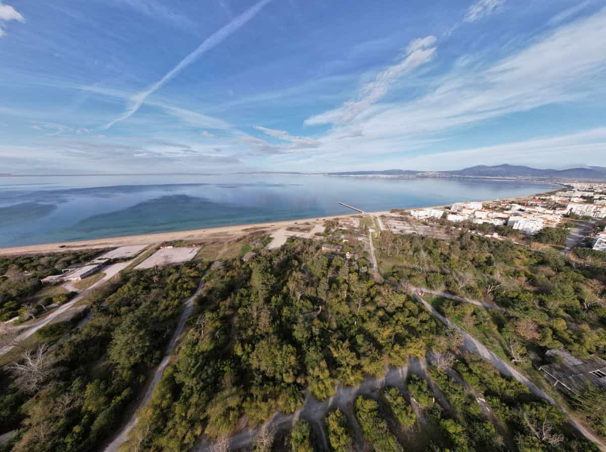 Ακτή και Camping Αγίας Τριάδας - Πηγή: GrowthFund