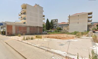 Το ακίνητο στη συμβολή των οδών Εθνικής Αντιστάσεως και Οικονομίδου στην Τρίπολη όπου θα κατασκευαστεί νέο ξενοδοχείο - Πηγή: Google Maps