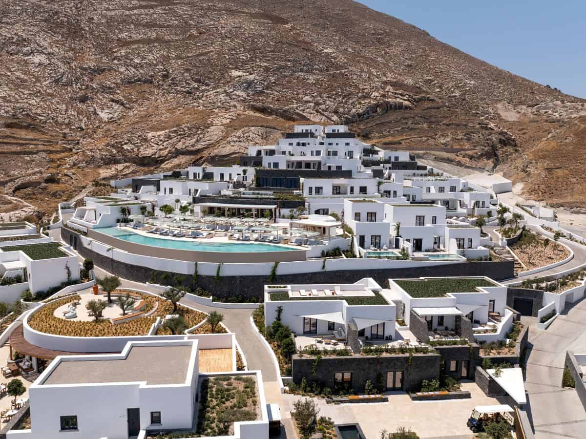 Sandblu Santorini, LXR Hotels Resorts - Πηγή: © 2025 Hilton