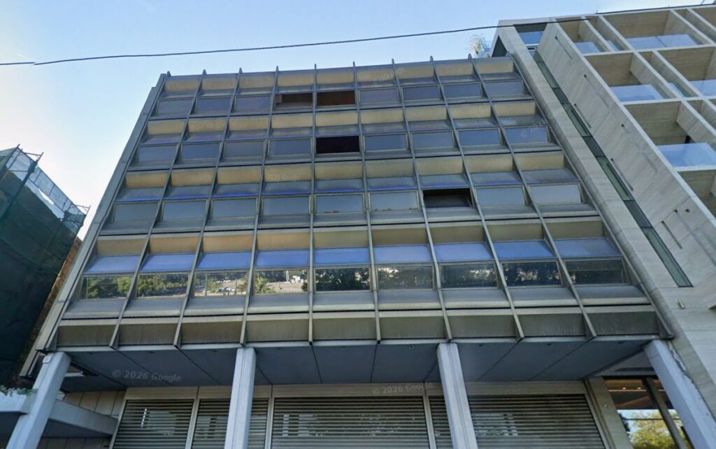 To κτίριο στη Λεωφόρο Συγγρού 6 στο Σύνταγμα που θα μετατραπεί στο 5άστερο ξενοδοχείο Onoma Hotel Athens - Πηγή: Google Maps