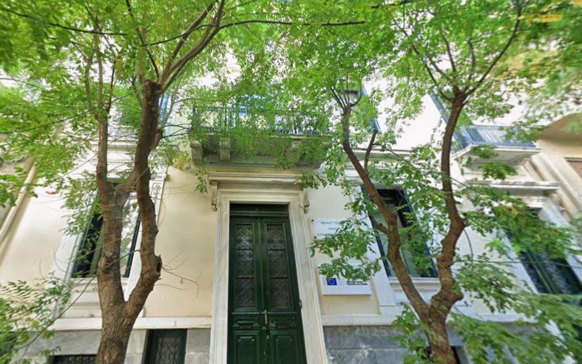 Το ακίνητο της ΕΟΕ στην οδό Καψάλη 4 στο Κολωνάκι - Πηγή: Google Maps