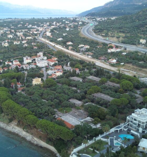 Το ξενοδοχειακό ακίνητο της Μπλε Κέδρος στην περιοχή Αραχωβίτικα, στο Ρίο Αχαΐας - Πηγή: Μπλε Κέδρος